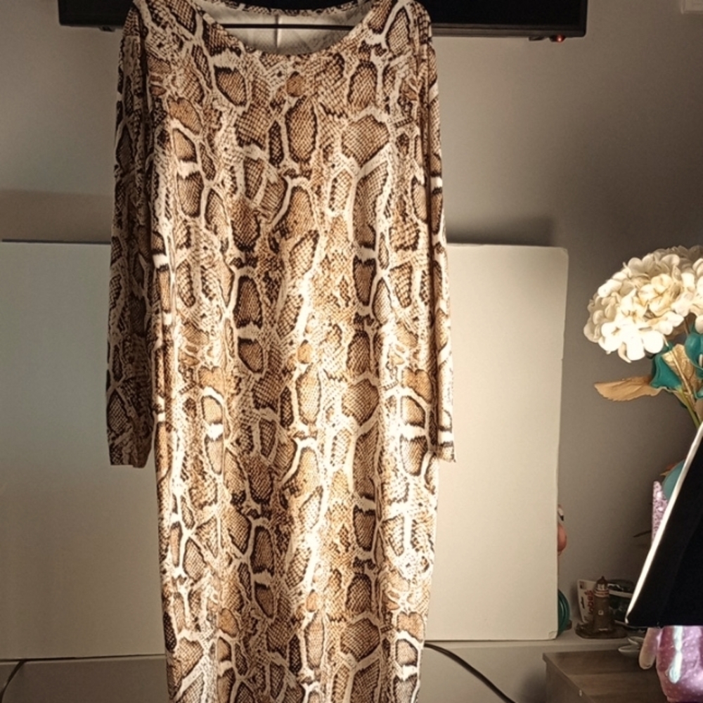 Plus Size Snakeskin Pattern Outfit, Size 2X, For Curvy Ladies, Brand New
